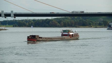 Essen: Betrunkener Steuermann von Gefahrgutschiff gestoppt