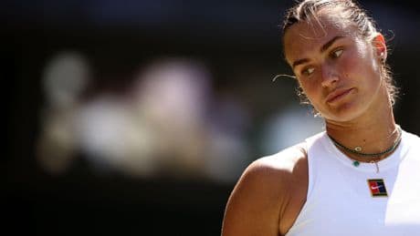 Aryna Sabalenka stopt halve finale Wimbledon om fan in nood water te geven