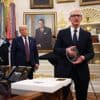 Apple probeert Trump tevreden te stellen: techgigant investeert 100 miljard in de VS
