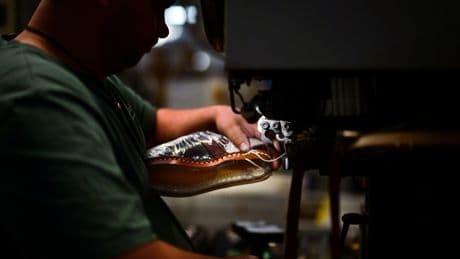 Au pied des Alpes, l'usine de Paraboot chausse le monde entier