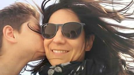 Teresa Sommario uccisa dal figlio con un'accetta: i due avevano avuto una lite sugli esami universitari. Il 21enne catturato dopo la fuga