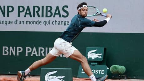 Lorenzo Musetti chi è: età, altezza, carriera, la fidanzata Veronica, i figli. Tutto sull'azzurro agli ottavi del Roland Garros