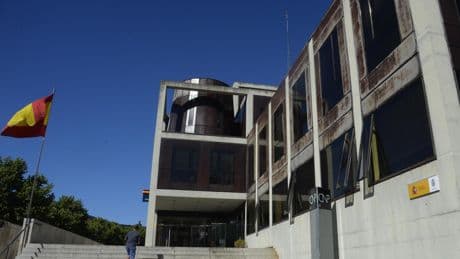 Detenido por dañar la placa conmemorativa a los policías víctimas del terrorismo en la Comisaría Provincial de Burgos