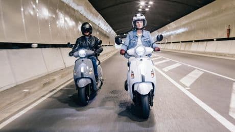 Los peores hábitos de motorista novato que debes evitar a toda costa cuando empiezas a conducir una moto o scooter