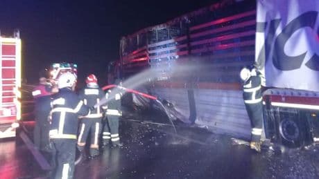 Yalova'da seyir halindeki tır yandı