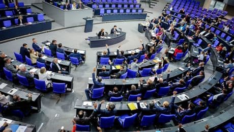 Neue Solaranlagen und Windparks: Bundestag stimmt für schnelleres Verfahren