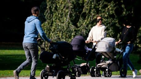 Studie: Mütter empfinden Leben in Deutschland ungerechter als Väter