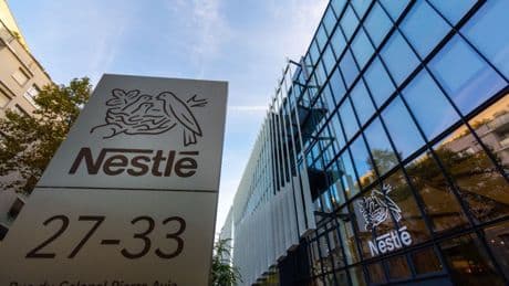 Scandale des eaux en bouteille : le siège français de Nestlé perquisitionné