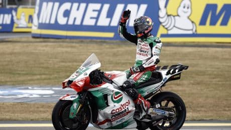 Zarco vence bajo la lluvia y Marc Márquez sale más líder de Le Mans