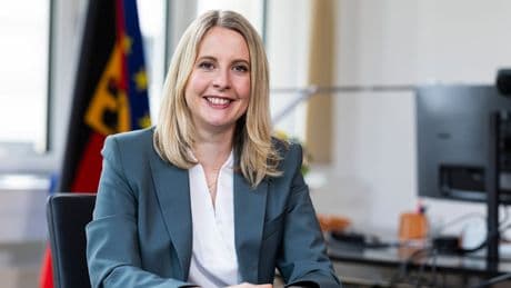 Verena Hubertz - Neue Ministerin will Baukosten halbieren