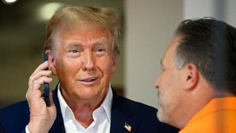 Donald Trump annonce "un énorme accord commercial avec le Japon" qui consent à des droits de douane de 15% (contre 2,5% avant)