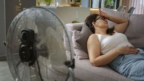 Una experta en Feng Shui revela cómo dormir con el ventilador de forma correcta: "Debes colocarlo en el lado del dragón"