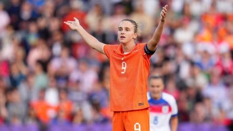 Andries Jonker passeert topscorer Miedema en Brugts in alles-of-niets duel met Frankrijk