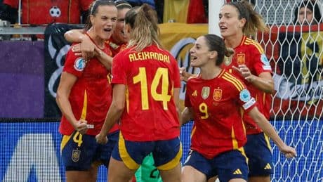 España se desata frente a Bélgica y logra virtualmente el pase a cuartos (6-2)