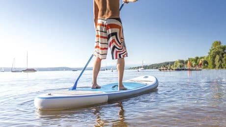 SUP-Board Test: Diese Stand-Up-Paddle-Boards sorgen für Wasserspaß
