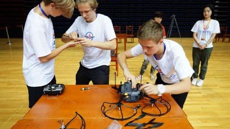 Comment la Russie forme ses enfants à la fabrication de drones dès leur plus jeune âge