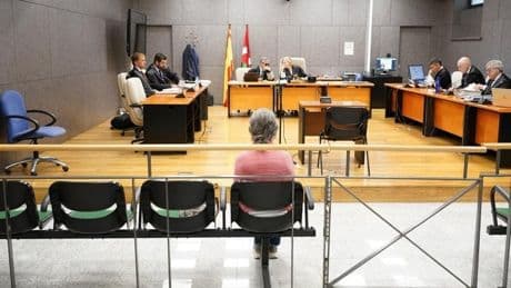 Arranca el juicio contra la enfermera que simuló vacunar a 400 niños en Santurtzi: «Nuestros hijos no sufrieron reacción alguna»