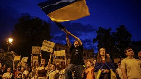 What are the corruption issues behind Ukrainian protests against Zelensky?