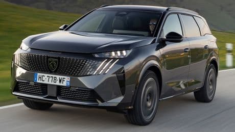 Peugeot, due propulsori con la trazione integrale. La E-3008 e la E-5008 hanno la stessa anima ma vocazioni diverse