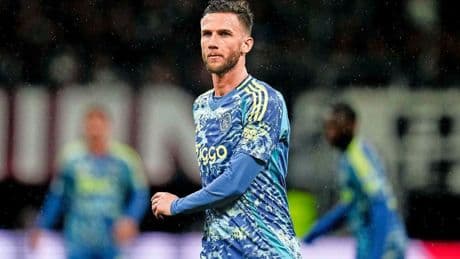Domper voor Branco van den Boomen: middenvelder Ajax maanden aan kant na rugoperatie