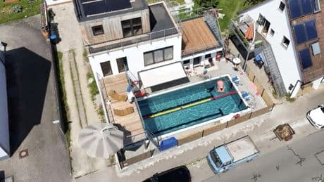 Kleinstadt in Süddeutschland: Nachbar eröffnet Freibad im eigenen Vorgarten – für die Öffentlichkeit