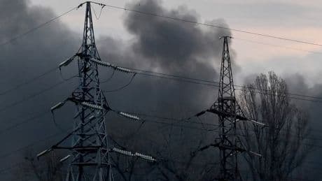 Guerre en Ukraine: au moins deux morts et 54 blessés après une attaque de missiles russes à Kiev