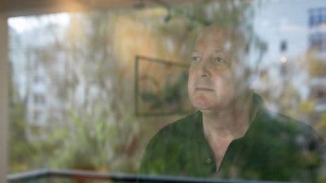 Oud-coffeeshophouder Johan van Laarhoven eist 44 miljoen euro smartengeld van de Nederlandse staat na Thaise celstraf