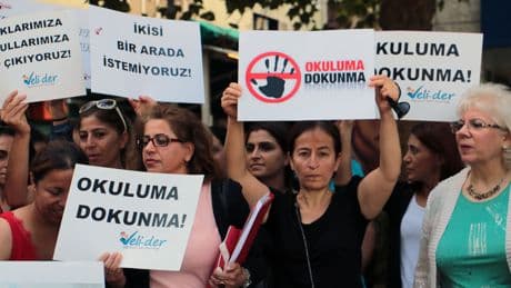10 yaşındaki çocuğun başı açık diye okul kaydına izin verilmediği iddia edildi