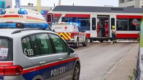 Unglück in Österreich - Vor Augen der Familie! Junge (6) von Zug getötet