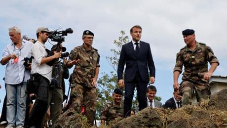 À La Réunion, Emmanuel Macron défend la place de la France face aux convoitises régionales