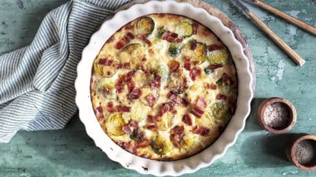 Coles de Bruselas con panceta al horno, una receta sencillísima que te hará enloquecer