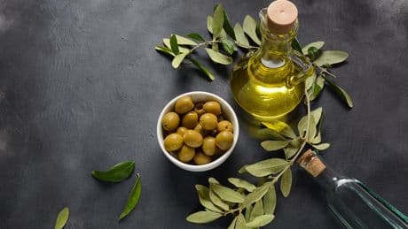 Mehr als Salatöl: So holen Sie das Maximum aus Ihrer Olivenölflasche
