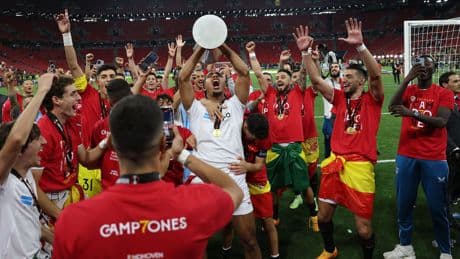 El Sevilla traspasa a Badé, la última herencia de Monchi, al Leverkusen