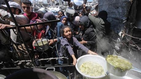 Israel busca militarizar la distribución de la ayuda en Gaza tras imponer el hambre a su población