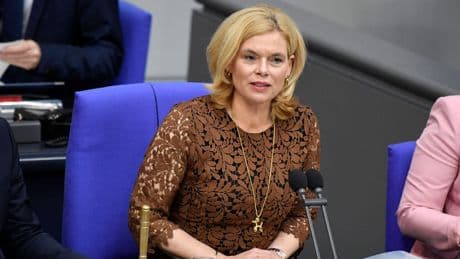 Bauministerin schwanger - Klöckners Baby-Plan für den Bundestag