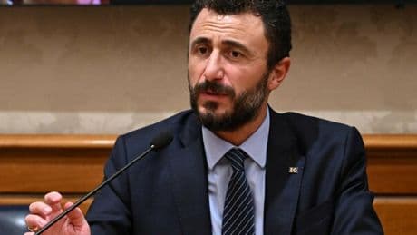 Pozzolo espulso da FdI, la decisione del gruppo direttivo dopo la vicenda degli spari a Capodanno
