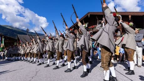Brauchtum: Frauen am Gewehr? Debatte bei Tiroler Schützen