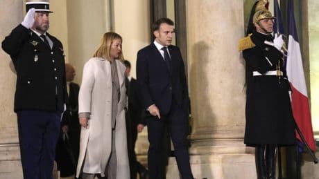 "Ora lavorare sulle esenzioni". Meloni e Macron asse sul vino