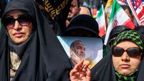 Iran ehrt von Israel getötete Militärs und Wissenschaftler mit Staatsbegräbnis
