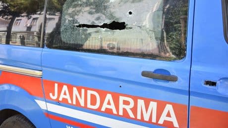 Jandarma aracındaki 2 kuzen, silahlı saldırıda yaralandı