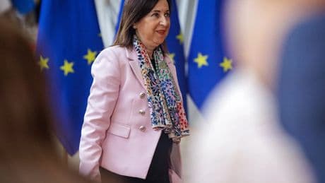 Robles no ve &quot;realista&quot; ampliar el gasto en defensa más allá del 2% como pide la OTAN