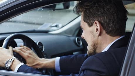 Los conductores españoles abusan del claxon y adelantan por la derecha, pero respetan más la velocidad que otros europeos: así se comportan en la carretera