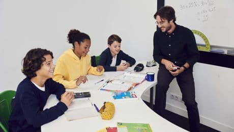 «Je voulais sortir mon fils de sa zone de confort et des écrans» : le boom des stages de révisions pendant les vacances