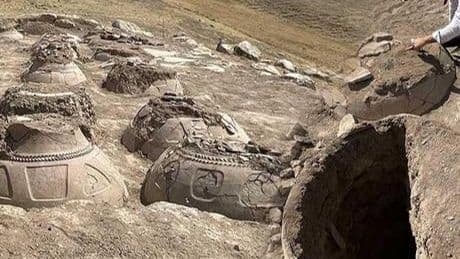 Van'da 76 dev küp bulundu! Tam 2700 yıllık saklı hazine: 'Şu ana kadarki en büyük depo merkezi'