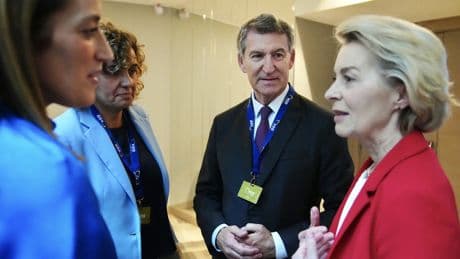 Feijóo se presenta ante sus &#039;colegas europeos&#039; como un &quot;socio fiable&quot; frente a Sánchez: &quot;Si firmo un documento, lo cumplo&quot;