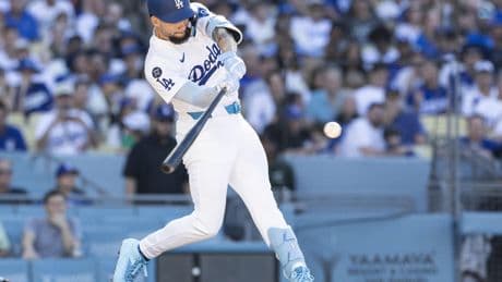 After pregame trade disrupts Giants, Dodgers power their way to series victory