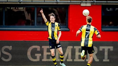 Vitesse-talent Jim Koller (18) gepresenteerd bij PSV: ’We volgen hem al jaren met grote interesse’