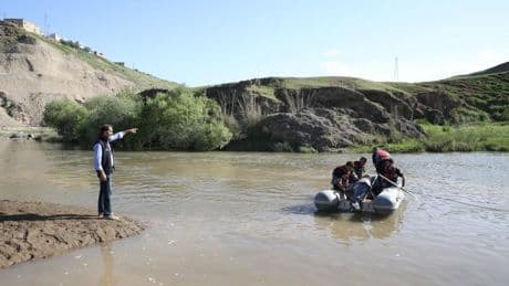 Siirt'te Kezer Çayı'na giren 14 yaşındaki çocuk kayboldu