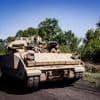 Abwehrraketen und Schützenpanzer : Trump genehmigt Waffen für die Ukraine für gut 300 Millionen Dollar