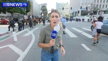 Proteste gegen Abschiebungen: Journalistin in USA bei Live-Schalte von Geschoss getroffen